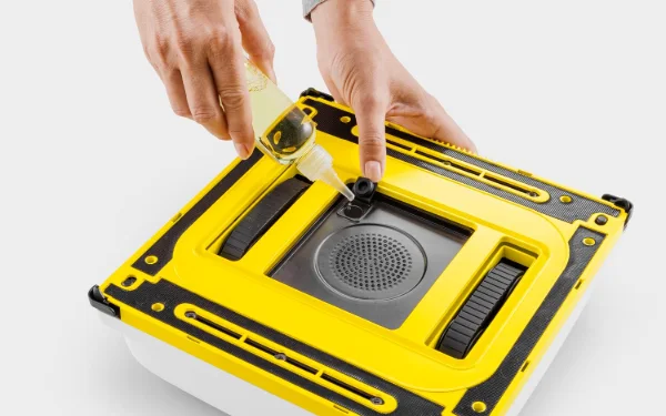 Les chiffons microfibre se fixent sous le robot.