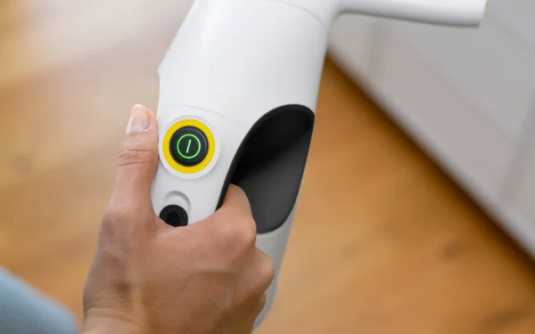 Le voyant de batterie entoure le bouton.